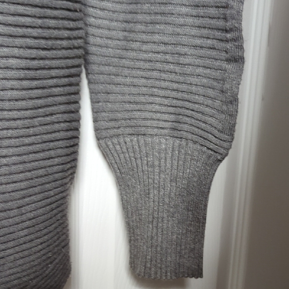 Gray Sweater by Red sizeM - Picture 7 of 8